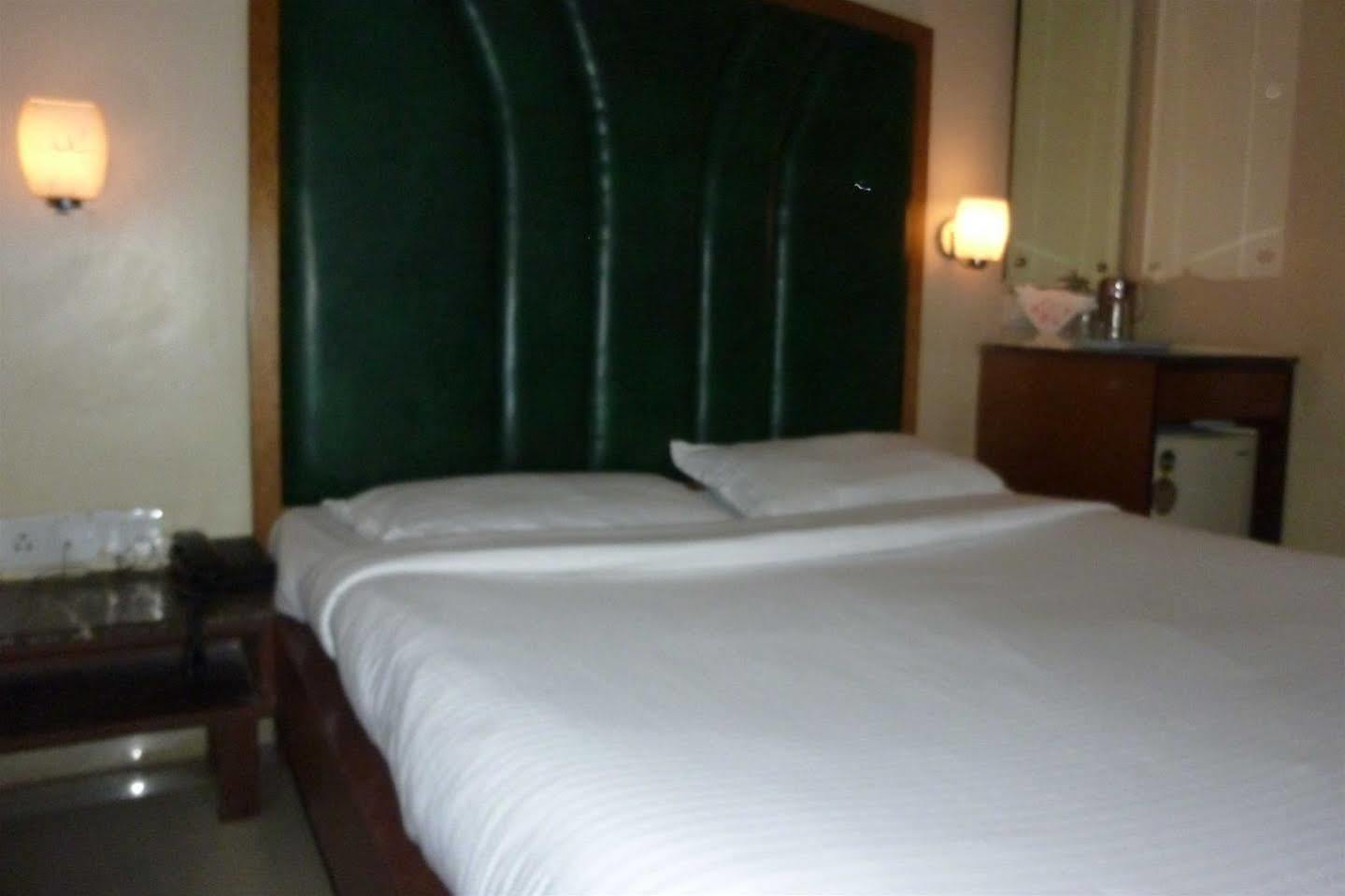 Hotel Park Shilton มุมไบ ภายนอก รูปภาพ